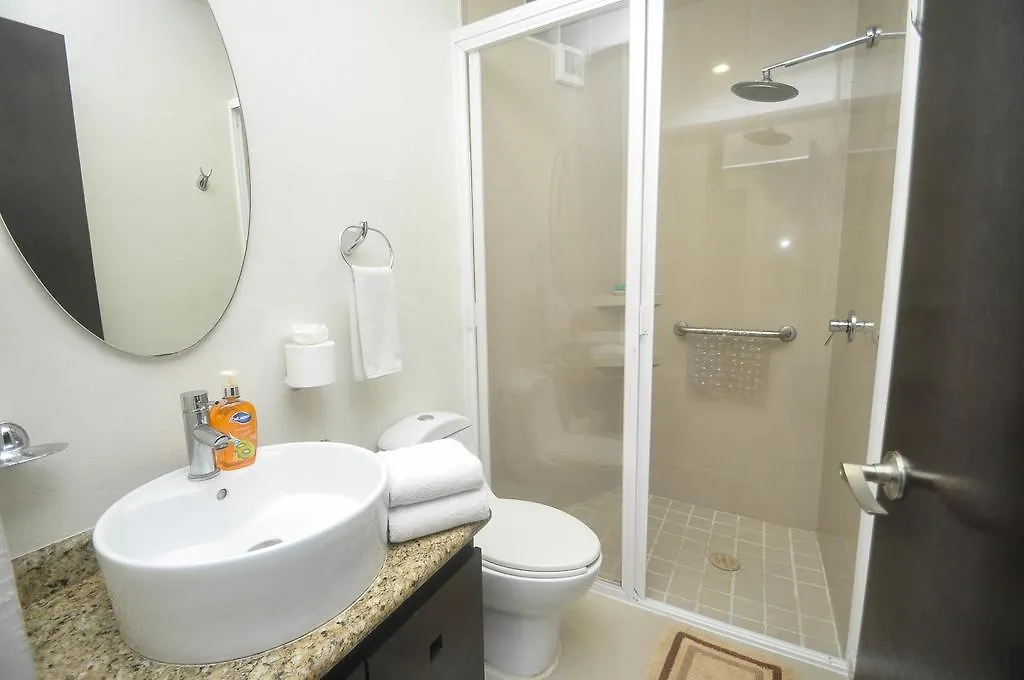 Phenomenal Location Near Beach & 5Th With Stunning Roof Pool Playa del Carmen Apartmán